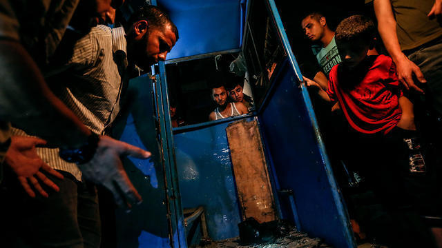 На месте одного из взрывов. Фото: AFP (צילום: AFP) На месте одного из взрывов. Фото: AFP