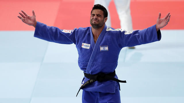 Sagi Muki celebrates his gold medal win in Tokyo
