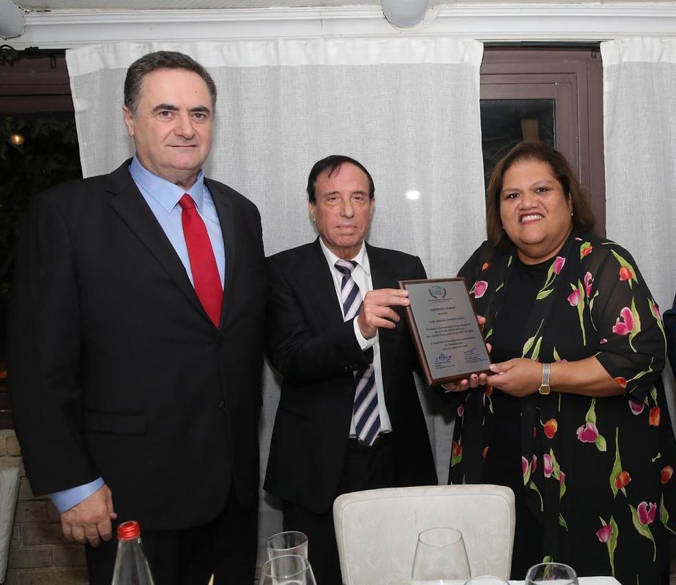 Глава МВД Кац с почетным консулом Бен-Басатом и послом Науру в ООН Мозес