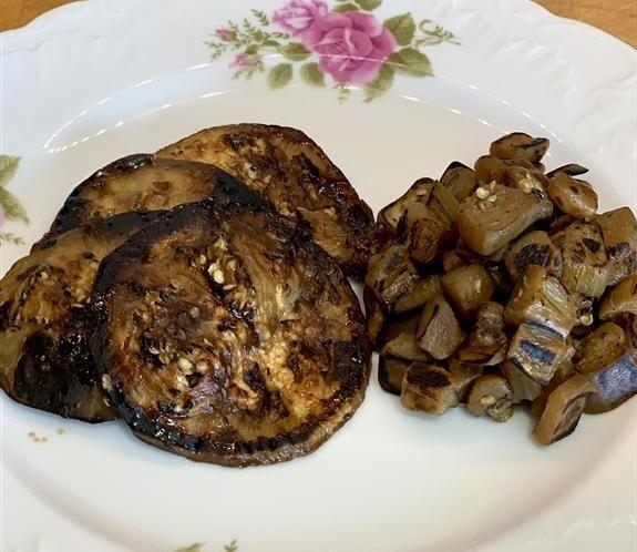 Без масла можно пожарить баклажаны и ломтиками, и кубиками. Фото: пресс-служба (Фото: пресс-служба) Без масла можно пожарить баклажаны и ломтиками, и кубиками. Фото: пресс-служба