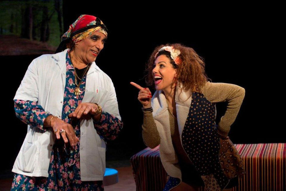 Сцена из спектакля "Лечение смехом". Фото: Эяль Бериберс (Сцена из спектакля "Лечение смехом". Фото: Эяль Бериберс) Сцена из спектакля "Лечение смехом". Фото: Эяль Бериберс