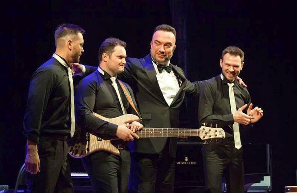 Сергей Жилин и "Фонограф-Джаз-Бэнд". Фото: Юлий Самохин (Сергей Жилин и "Фонограф-Джаз-Бэнд". Фото: Юлий Самохин) Сергей Жилин и "Фонограф-Джаз-Бэнд". Фото: Юлий Самохин