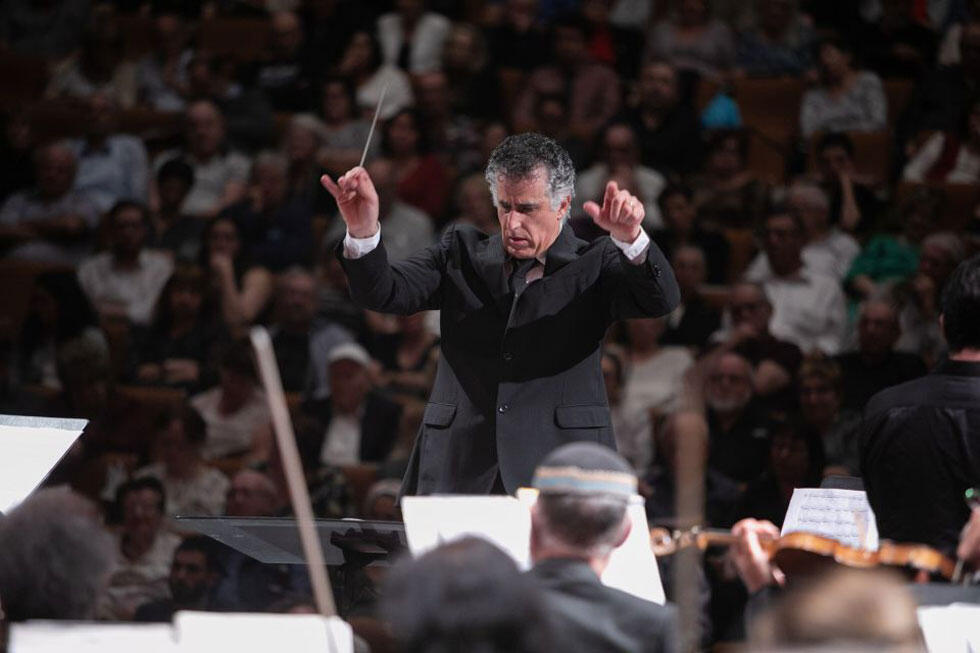 Дирижер Нир Кабаретти. Фото: Диего Миттельберг (Дирижер Нир Кабаретти. Фото: Диего Миттельберг) Дирижер Нир Кабаретти. Фото: Диего Миттельберг