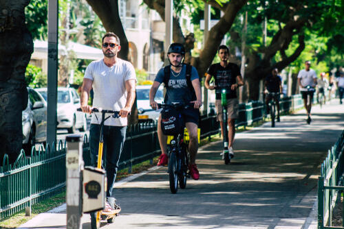 Тель-Авив: по дороге на работу. Фото: Jose Hernandez, shutterstock (Фото: Jose Hernandez, shutterstock) Тель-Авив: по дороге на работу. Фото: Jose Hernandez, shutterstock