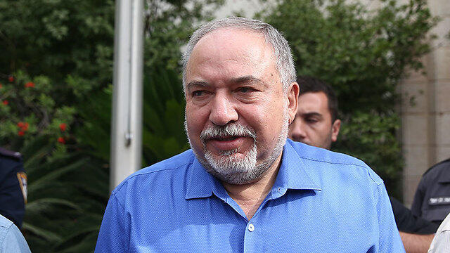 Avigdor Liberman on the campaign trail in Ma'aleh Adumim earlier this week (צילום: אוהד צויגנברג) Avigdor Liberman on the campaign trail in Ma'aleh Adumim earlier this week