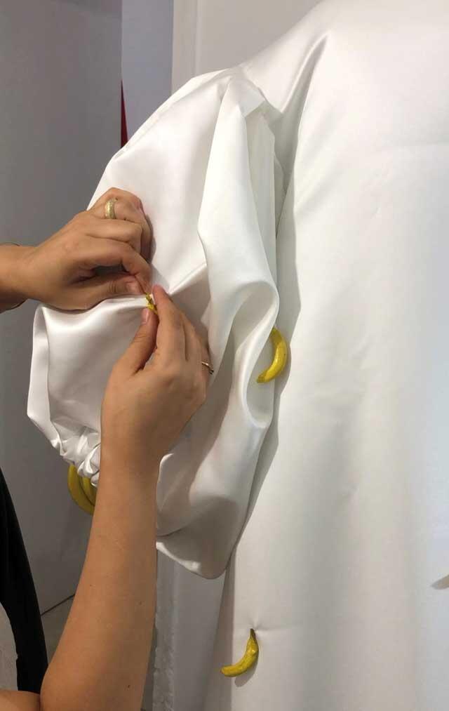 Карин Василюк работает над платьем для Неты Барзилай. Фото предоставлено Карин Василюк (Фото: Карин Василюк) Карин Василюк работает над платьем для Неты Барзилай. Фото предоставлено Карин Василюк