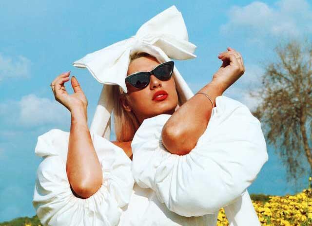 Карин Василюк в созданном ею платье. Фото: Арик Москович (Фото: Арик Москович) Карин Василюк в созданном ею платье. Фото: Арик Москович