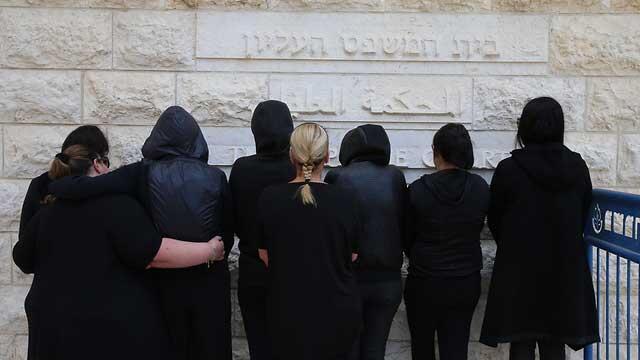 Истицы, требующие разрешить рекламу проституции. Фото: Амит Шааби (Истицы, требующие разрешить рекламу проституции. Фото: Амит Шааби) Истицы, требующие разрешить рекламу проституции. Фото: Амит Шааби