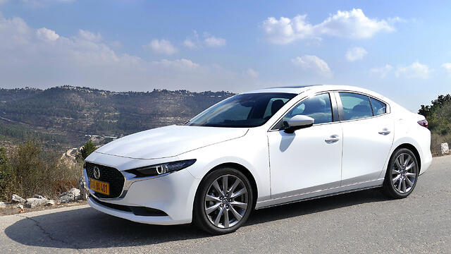 Mazda 3. Фото: Нир Бен-Закен (צילום: ניר בן זקן) Mazda 3. Фото: Нир Бен-Закен