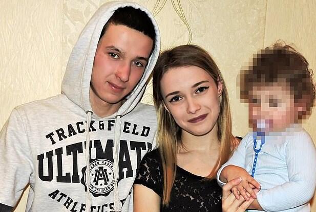 Артур, Юлия и их дочь. Фото: Twitternullnull Артур, Юлия и их дочь. Фото: Twitter