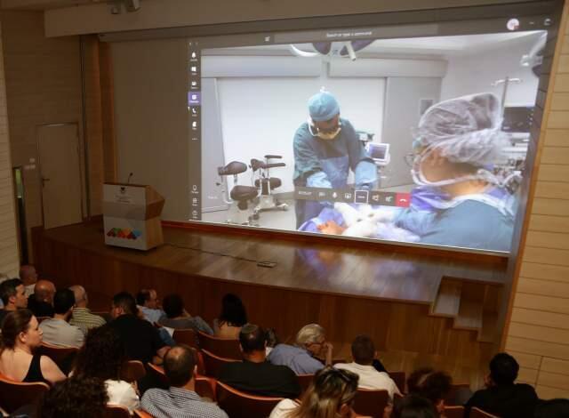 При новом методе операции шрама на шее не остается. Фото: Лиор Цур, пресс-служба больницы "Ихилов"