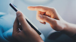 אילוס אילוסטרציה שיחת טלפון 