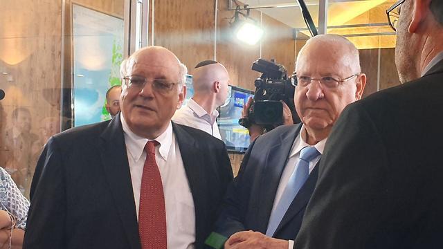 Председатель ЦИК судья Ханан Мельцер и президент Реувен Ривлин в Центризбиркоме 17 сентября. Фото: Моше Мизрахи