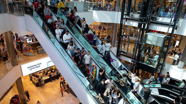 Israelis flood Azrieli Mall in Tel Aviv