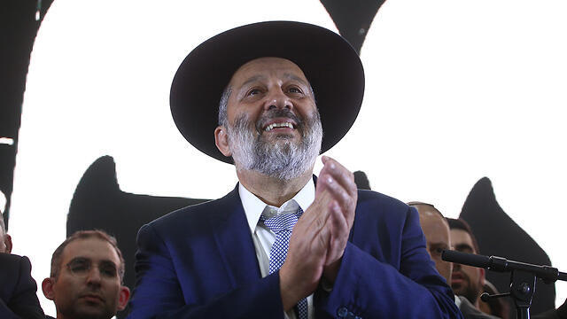 Дери в штабе партии ШАС. Фото: Охад Цвайгенберг