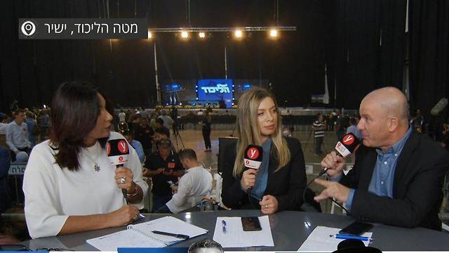 Мири Регев в студии Ynet. Фото: Point2point (צילום: פוניט 2 פוינט) Мири Регев в студии Ynet. Фото: Point2point