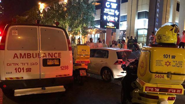 На месте происшествия в Рамат ха-Хаяле. Фото: Исасхар Вайс, МАДА (צילום: יששכר ויס תיעוד מבצעי מד"א) На месте происшествия в Рамат ха-Хаяле. Фото: Исасхар Вайс, МАДА