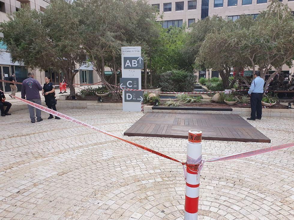 На месте происшествия в Рамат ха-Хаяле. Фото: Ницан Дрор (צילום: ניצן דרור) На месте происшествия в Рамат ха-Хаяле. Фото: Ницан Дрор