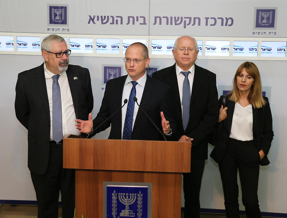 Представители НДИ после встречи у президента. Фото: Амит Шааби