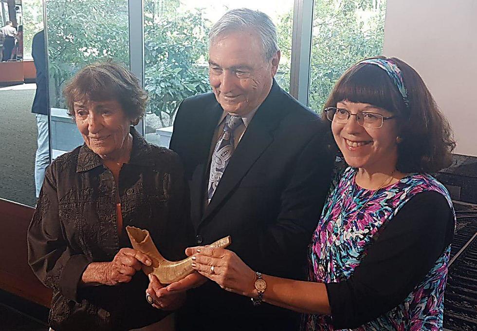  Dr. Judith Baumel-Schwartz, right, holds the shofar with her siblings 