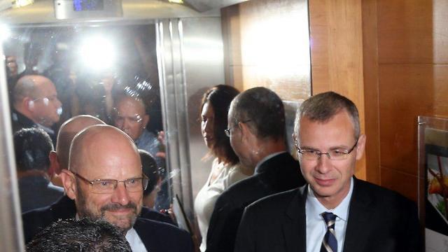 Negotiating team heads Yariv Levin and Yoram Trubovich begin negotiations on unity government (Photo: Yariv Katz) (צילום: יריב כץ) Negotiating team heads Yariv Levin and Yoram Trubovich begin negotiations on unity government (Photo: Yariv Katz)