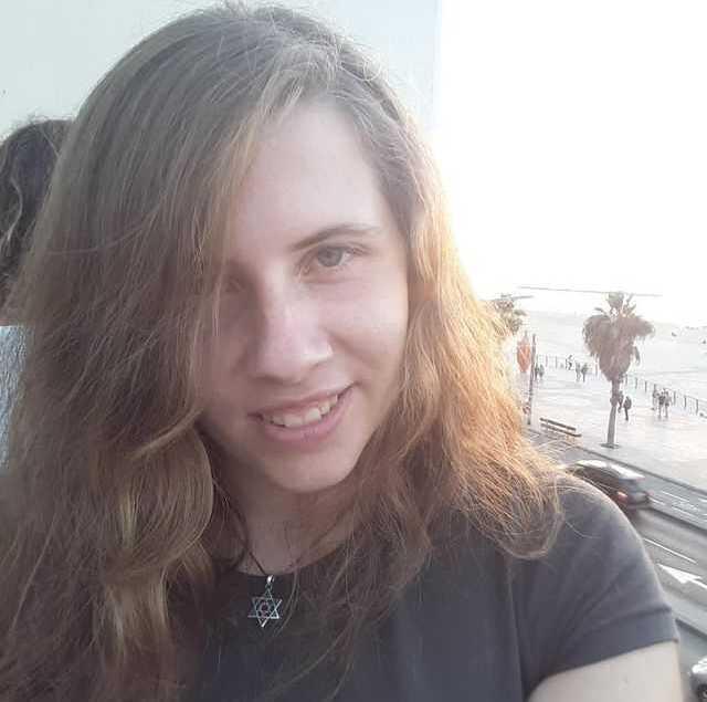 Робин Сайберс из Германии - на фоне пляжа в Тель-Авиве (Робин Сайберс из Германии - на фоне пляжа в Тель-Авиве) Робин Сайберс из Германии - на фоне пляжа в Тель-Авиве