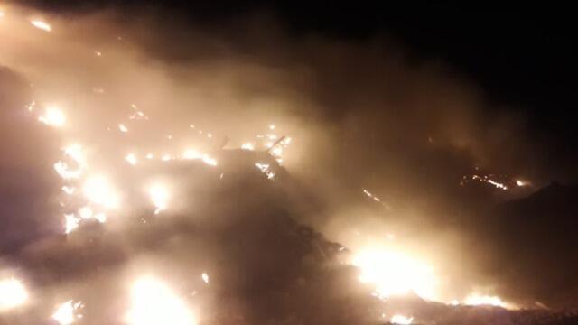 Пожар на мусорной свалке "Хагаль". Фото: Эяль Яффе, минэкологии (צילום: איל יפה, המשרד להגנת הסביבה) Пожар на мусорной свалке "Хагаль". Фото: Эяль Яффе, минэкологии