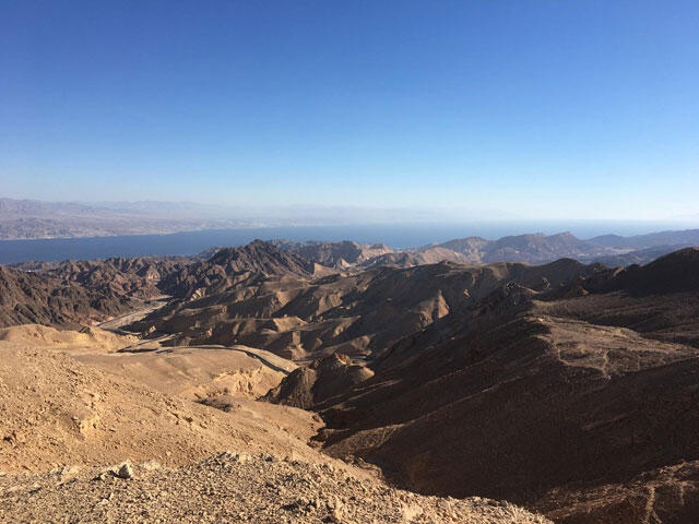 Вид на Эйлатский залив с горы Йоаш. Фото: Яэль Лернер