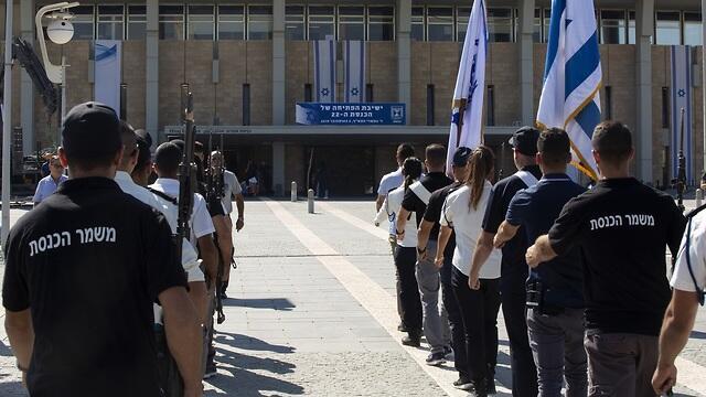 Подготовка к праздничной церемонии. Фото: Амит Шааби