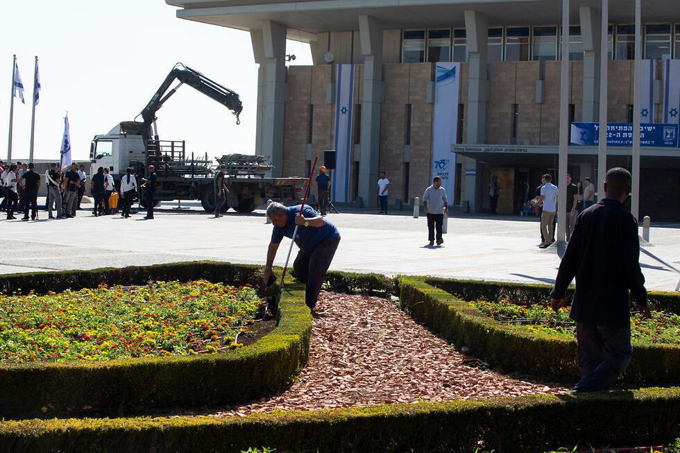 Подготовка к праздничной церемонии. Фото: Амит Шааби