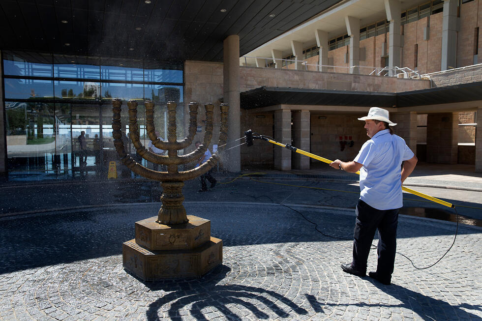 Подготовка к праздничной церемонии. Фото: Амит Шааби