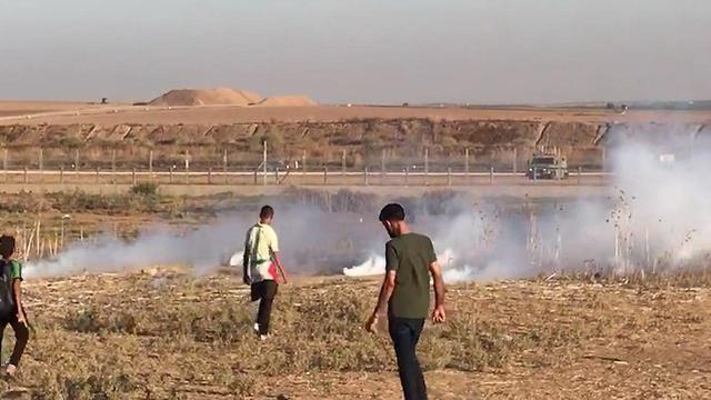 Palestinian protestors on Gazan border, Friday