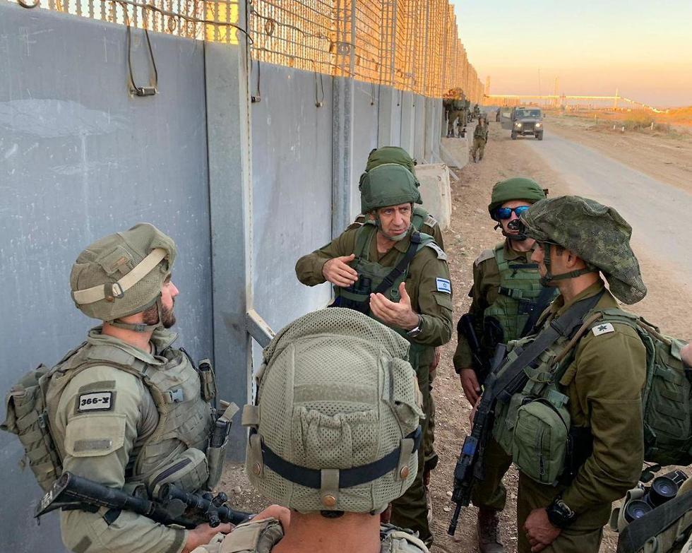 Кохави на границе. Фото: пресс-служба ЦАХАЛа (צילום : דו"צ) Кохави на границе. Фото: пресс-служба ЦАХАЛа