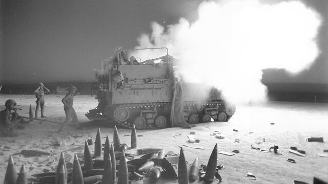 IDF troops on the southern front during the Yom Kippur War ( צילום: אברהם ורד, במחנה באדיבות ארכיון צה"ל במשרד הביטחון) IDF troops on the southern front during the Yom Kippur War