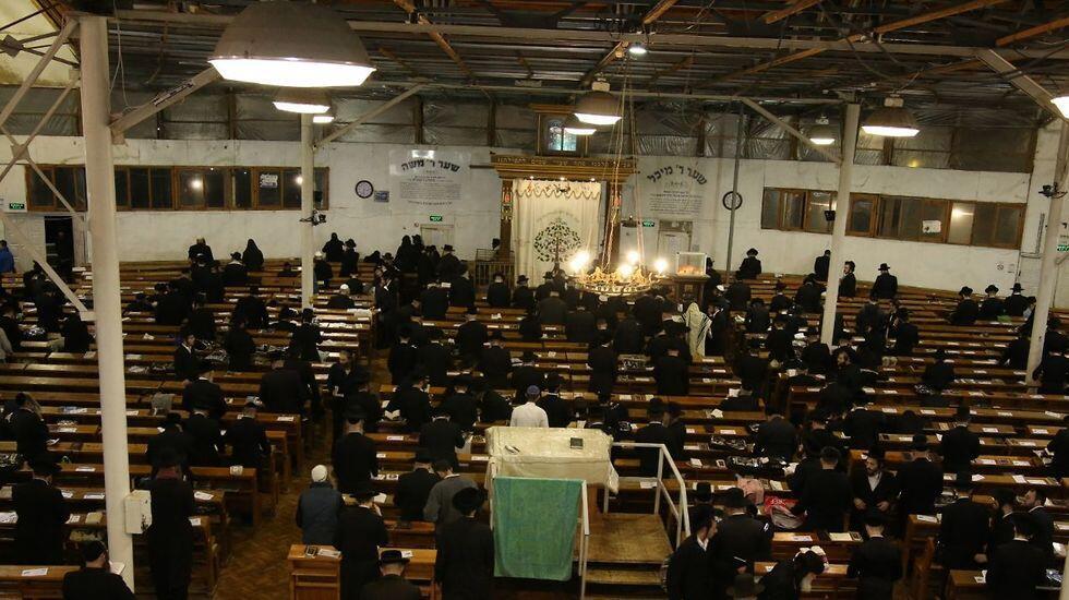 Синагога у могилы рабби Нахмана. Фото: Авраам Мазон (צילום: אברהם מזון ) Синагога у могилы рабби Нахмана. Фото: Авраам Мазон