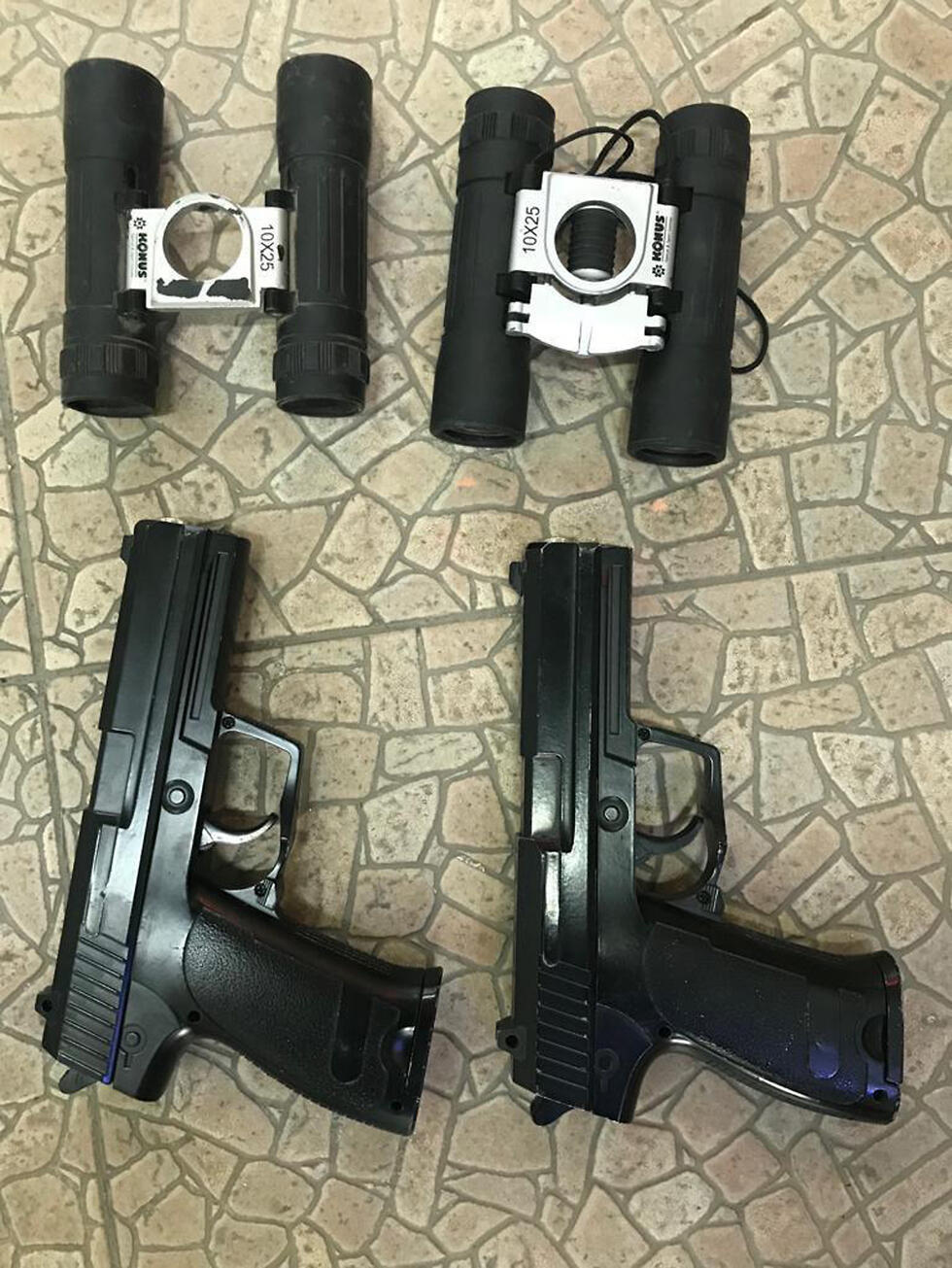 Снаряжение несостоявшегося террориста. Фото: пресс-служба полиции (צילום: דוברות המשטרה) Снаряжение несостоявшегося террориста. Фото: пресс-служба полиции