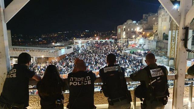 Молитва у Стены плача. Фото: Эли Мандельбаум (צילום: אלי מנדלבאום) Молитва у Стены плача. Фото: Эли Мандельбаум