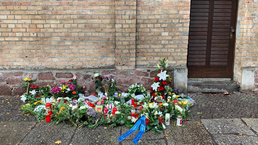 Wreaths at the site of the 2019 antisemitic attack מקום הפיגוע בגרמניה