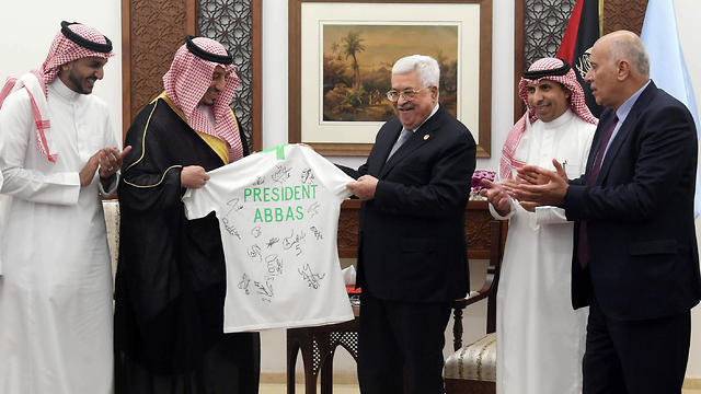 Palestinian President Mahmoud Abbas receives a T-shirt from the Saudi Football Federation chief Yasser Almisehal during a meeting with the Saudi Arabia national football team in Ramallah, Oct. 13, 2019 (Photo: EPA) Palestinian President Mahmoud Abbas receives a T-shirt from the Saudi Football Federation chief Yasser Almisehal during a meeting with the Saudi Arabia national football team in Ramallah, Oct. 13, 2019