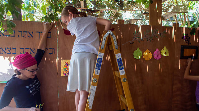 Noemie Stanleigh and her daughters decorate their sukka
