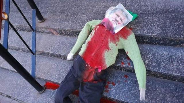The effigy left outside the Kiev central synagogue 