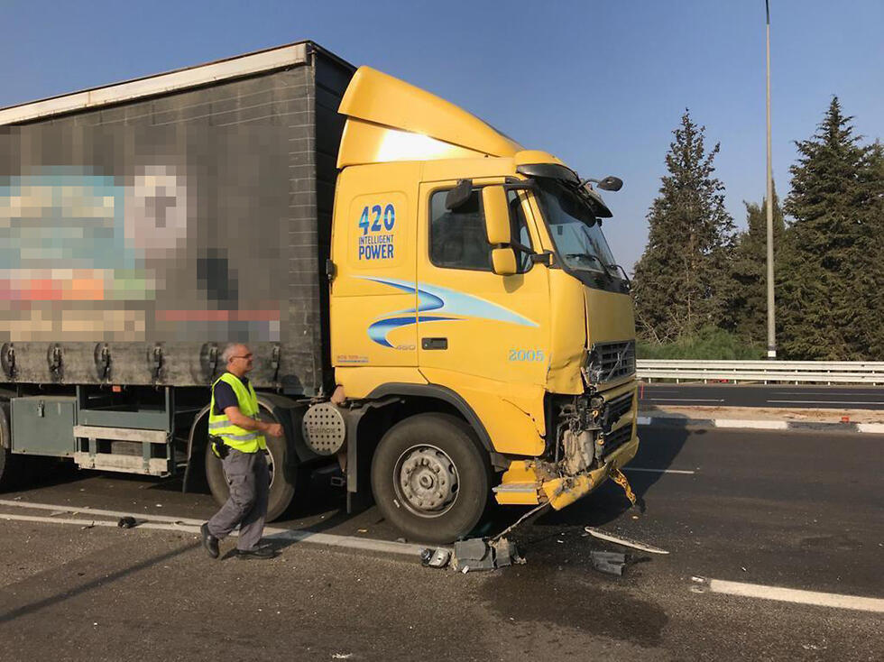 Место аварии. Фото: отдел безопасности Шaар ха-Негевa (צילום: מחלקת בטחון שער הנגב) Место аварии. Фото: отдел безопасности Шaар ха-Негевa