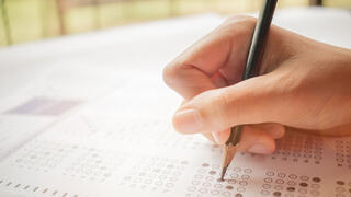 מבחן אוניברסיטה אילוסטרציה