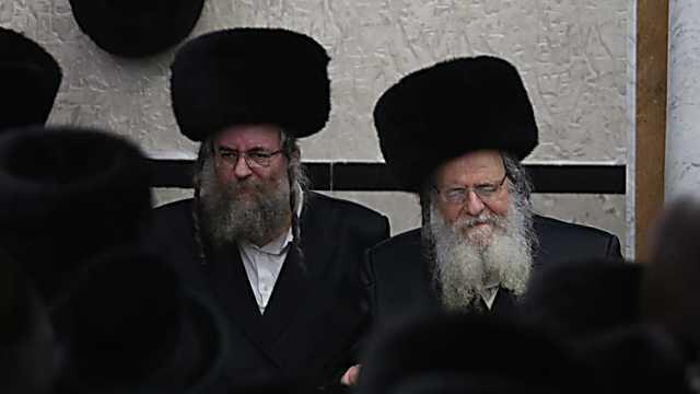 Rabbi Shaul Alter, right (צילום: חיים גולדברג, כיכר השבת) Rabbi Shaul Alter, right