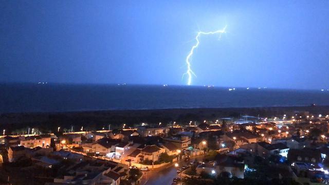 Молния в Ашдоде. Фото: Шмуэль Давид (архив)