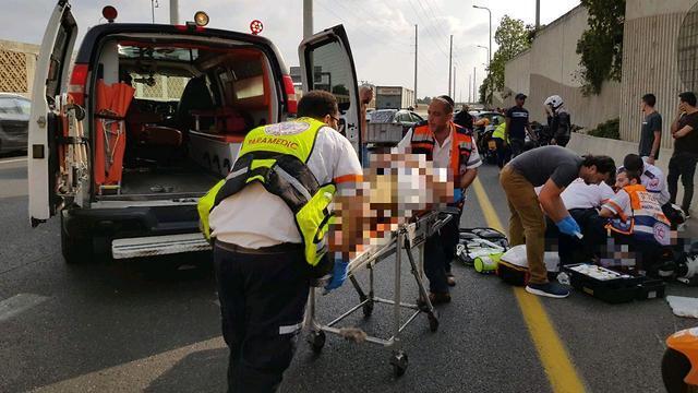 The scene of a traffic accident on the Ayalon Highway near Tel Aviv (צילום: תיעוד מבצעי מד"א) The scene of a traffic accident on the Ayalon Highway near Tel Aviv