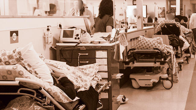  В больнице. Фото: Охад Цвайгенберг