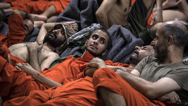 Боевики ИГ в курдской тюрьме. Фото: AFP