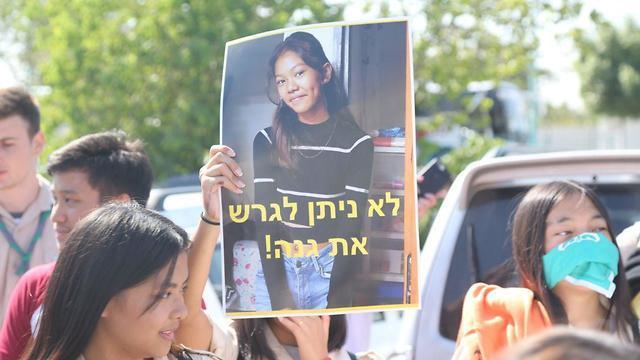 Students and teachers demonstrate against planned deportation of two of their friends to the Philippines (Photo: Motti Kimchi))