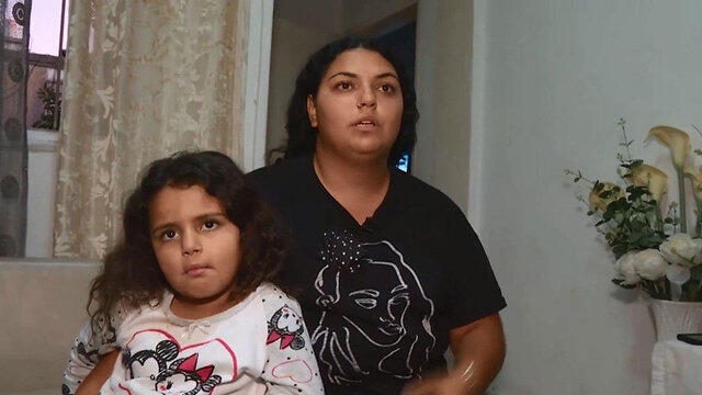 Traumatized Sderot residents after Friday rocket attack from Gaza (Photo: Roee Idan) (צילום: רועי עידן) Traumatized Sderot residents after Friday rocket attack from Gaza (Photo: Roee Idan)